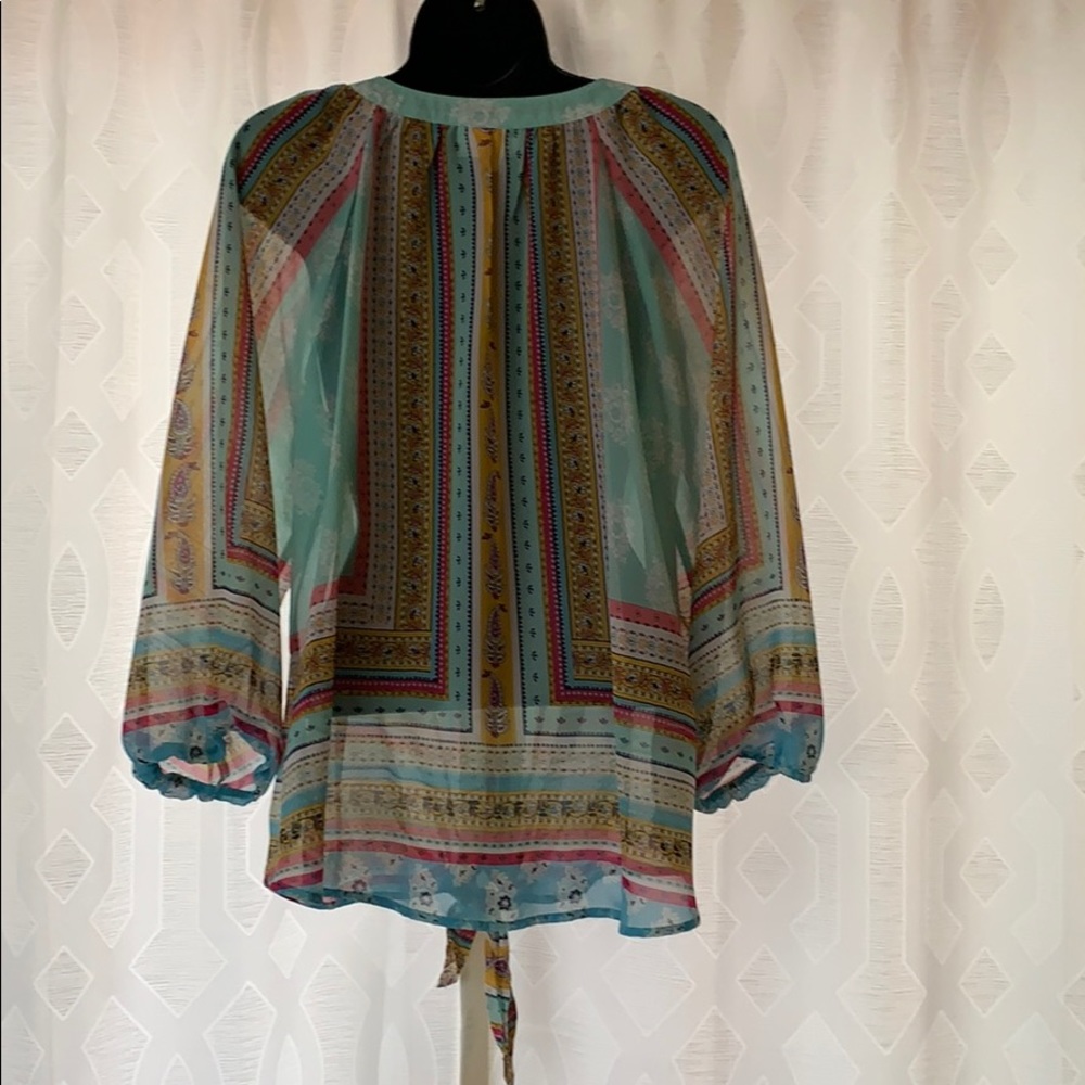 Beautiful blouse 🥰 - Picture 2 of 3